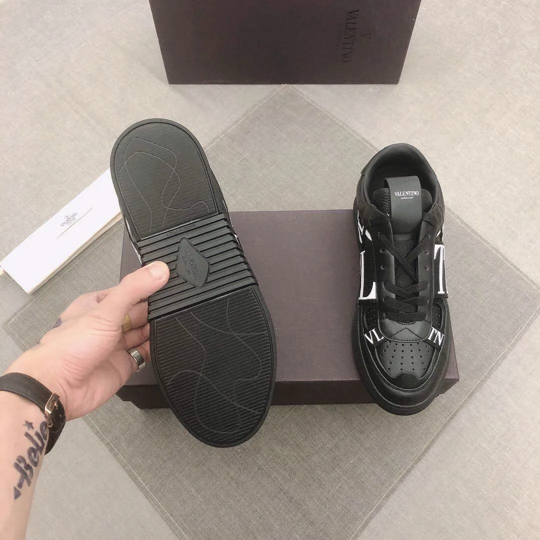 P440▫️V L7N spring and summer 🆕calf leather strap sneakers, no man should be able to refuse this style, classic color, so handsome! Purchase a high-precision replica of the original version to instantly sell off the market currency! 6 VLTN logo rubber effect straps - Valentino Garavani Logo printed on the back and tongue, all materials are customized to ensure quality! Size: 38/45 No. 018
